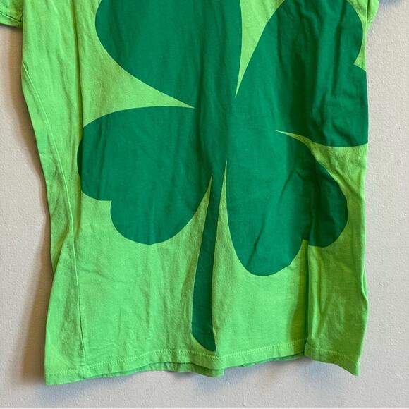 Lucky Tee Shirt M Four leaf clover green short sleeve t-shirt casual festive - Picture 3 of 7